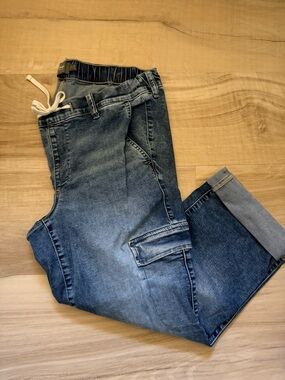 Torrid Mid-Rise Boyfriend Cargo Jeans - 1S or 14/16 Short